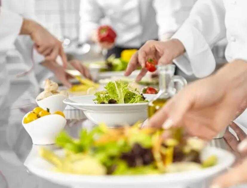 預制菜包裝機:提高效率、保持新鮮度的利器