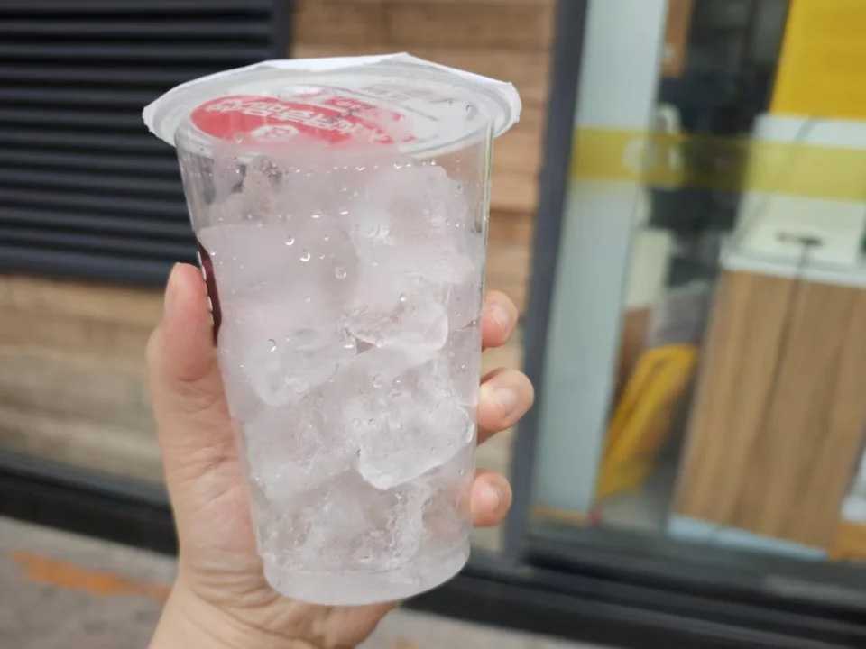 創新自動化冰杯生產線——飲品行業的革命性變革,開啟智能生產新時代