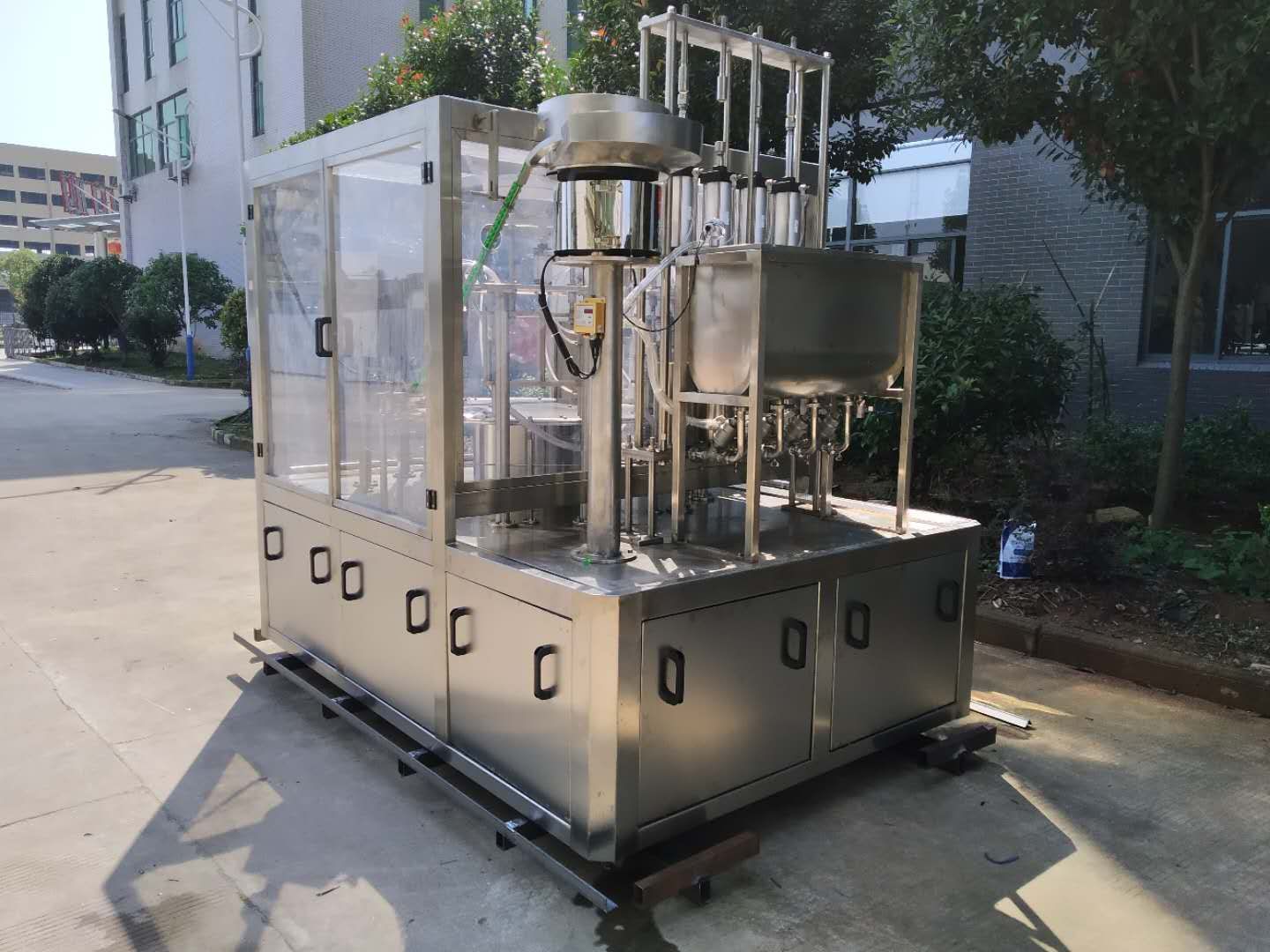 1748229393859228.jpg LG-200 吸嘴袋灌裝旋蓋機.jpg